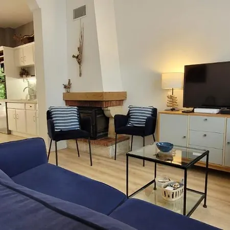 Maison De Avec Patio Ferienhaus